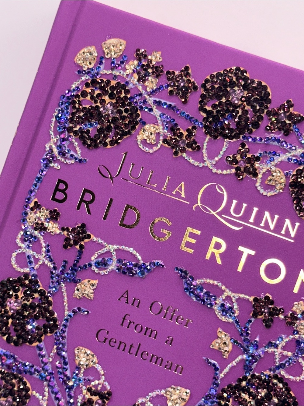 Bridgerton: An Offer from a Gentleman by Julia Quinn - Embellished hardcover - Picture 4 of 7